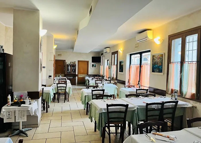 Al Cacciatore Πανσιόν 3*