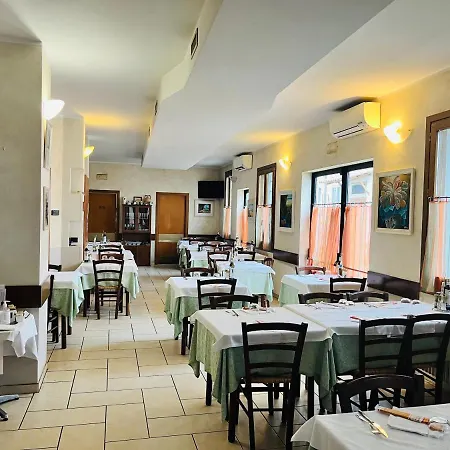 Al Cacciatore בית הארחה 3*